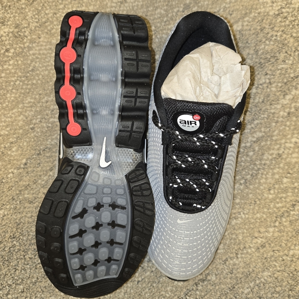 Nike Black and Gray Athletic Shoes - Picture 3 of 3